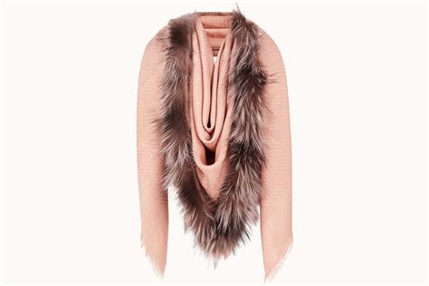 maglia di fendi a forma di vagina|Fendi Accidentally Made A $1,000 Scarf That Looks Like A Vagina.